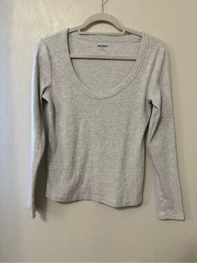 Old Navy Light Gray Scoop Neck Long Sleeve Top